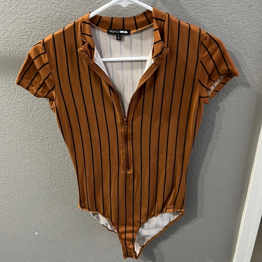 Burnt orange with black stripes bodysuit from fashion Nova. Zip on cleavage